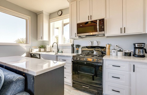 Lincoln House | Lincoln Home w/Private Patio: 9 Mi to Dtwn!