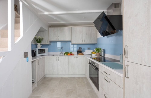 Port Isaac Cottage | Little Northcliffe is uniquely situated on the clifftop overlooking Port Isaac