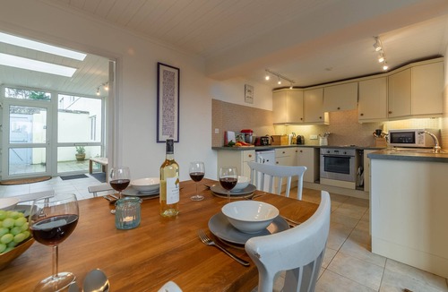Trebetherick Cottage | Little Palm Trees is walking distance of the charming surf-village of Polzeath