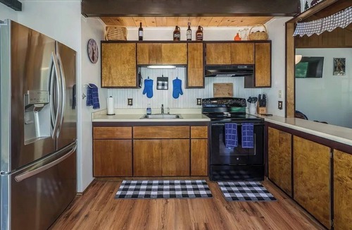 Arnold Cabin | Little Red Cabin in Arnold California