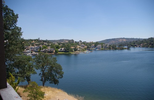 Copperopolis House | Live-L❤️ve- LAKE TULLOCH Waterfront Condo! Swim, fish, paddleboard & kayak! 😃FUN