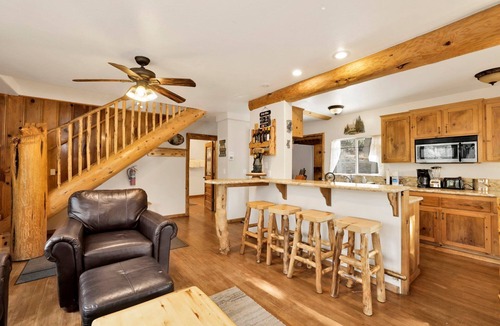 Big Bear Cabin | Living Log Cabin Retreat w/Hot Tub in Big Bear