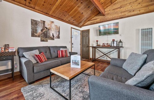 Sugarloaf House | Lobo's Den