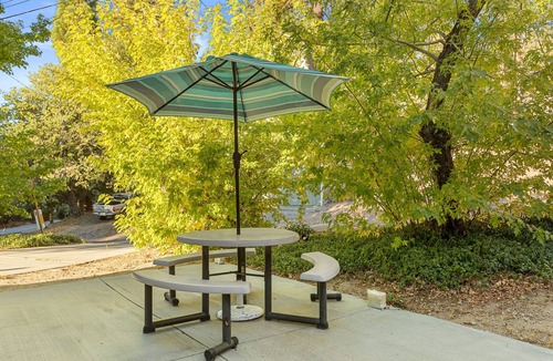 Arrowbear Lake Cabin | Located Half way between Lake Arrowhead&Big Bear/Level Entry