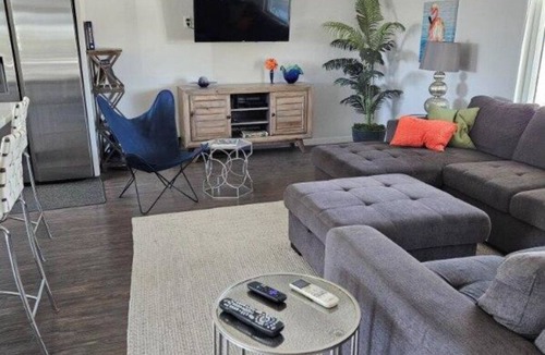 Palm Desert House | Location, location! In the center of the desert just minutes to everything!