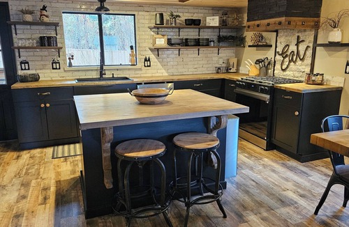 Summit Estates House | LOCATION, LOCATION: NEW REMODEL. FIVE START PROPERTY. YOU WILL LOVE THIS HOME!