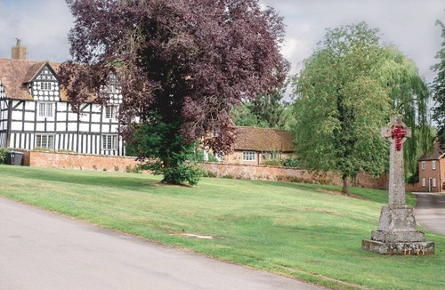 Quedgeley Cottage | Locke's Cottage - sleeps 2 guests in 1 bedroom