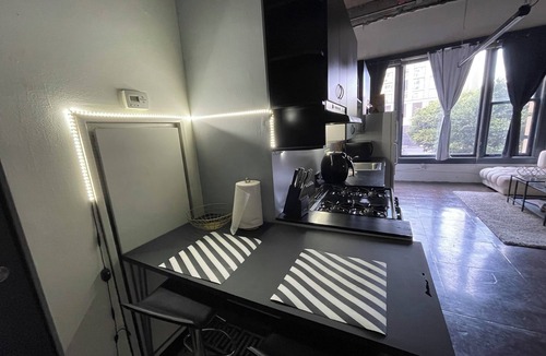 Norma Triangle Apartment | LOFT IN THE HEART OF DTLA! Minutes away from all of the Los Angeles jewels
