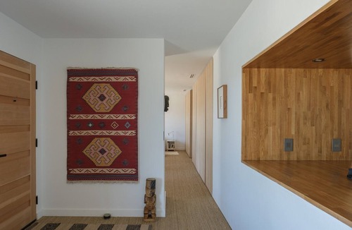 Los Angeles County House | Loft-style desert home near movie ranches