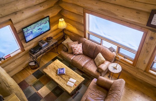 Pine Mountain Club House | Log Cabin Get Away: A Perfect Mountain Retreat