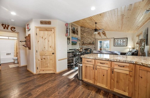 Woodlands Cabin | Log Cabin W/Spa-A/C -Pool Table & Sauna