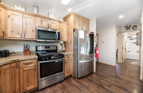 Woodlands Cabin | Log Cabin W/Spa-A/C -Pool Table & Sauna