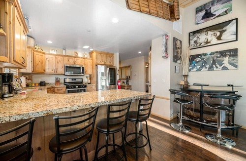 Woodlands Cabin | Log Cabin W/Spa-A/C -Pool Table & Sauna