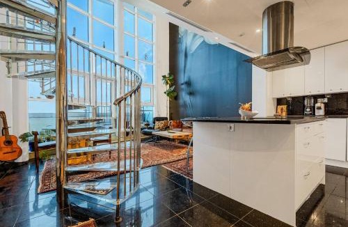 Island Gardens Apartment | London Canary Wharf Riverside Penthouse Apartment
