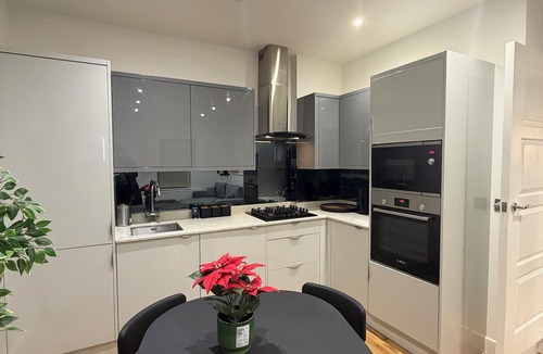 Stratford and New Town Apartment | London City Apartment - ABBA Voyage - London Stadium - Olympic Park - Westfield