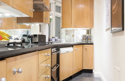 City of Westminster Apartment | London MAYFAIR Central - a stylish apartment accommodating up to 7 people.