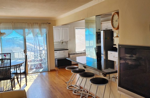 Belmont Shore Condo | Long Beach getaway overlooking the ocean!