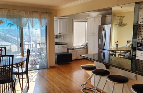 Belmont Shore Condo | Long Beach getaway overlooking the ocean!