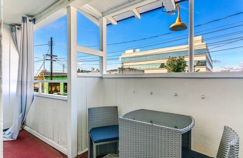Glendale Apartment | LONG TERM - EXTENDED STAY - ONE Block to City Center. LUX Retro. Free Parking