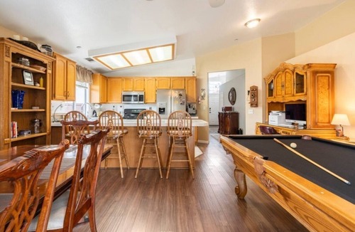 Riverside House | LOOK! Centrally located, large clean house, big yard, friendly dogs welcome
