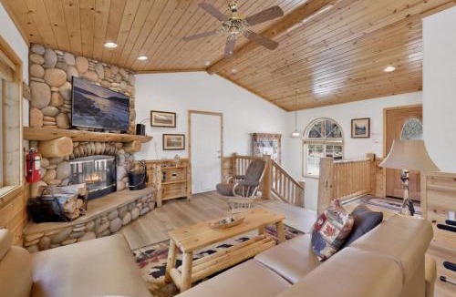 Whispering Forest House | Lookout Lodge #2128 by Big Bear Vacations