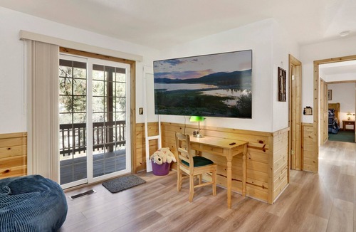 Whispering Forest Cabin | Lookout Lodge Family Chalet at Big Bear w/Games