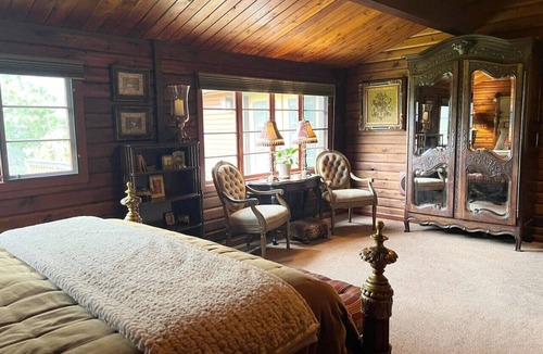 Loomis House | "Loomis Log Cabin": Tranquil Countryside Getaway