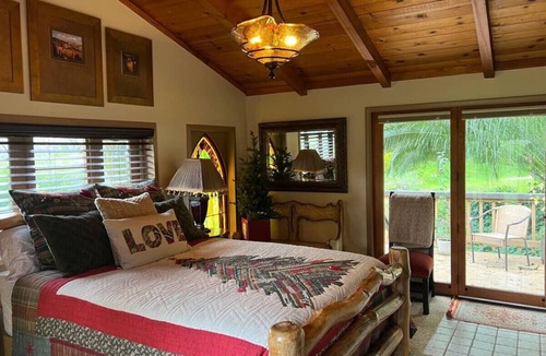 Loomis House | "Loomis Log Cabin": Tranquil Countryside Getaway