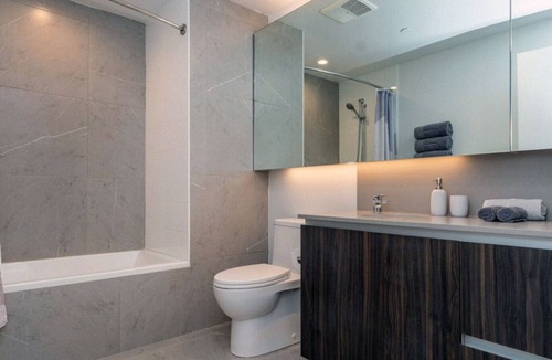 Little Tokyo Apartment | Los Angeles – City Center LA – High Rise with Skyline View