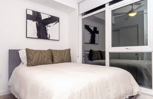 Little Tokyo Apartment | Los Angeles – City Center LA – High Rise with Skyline View