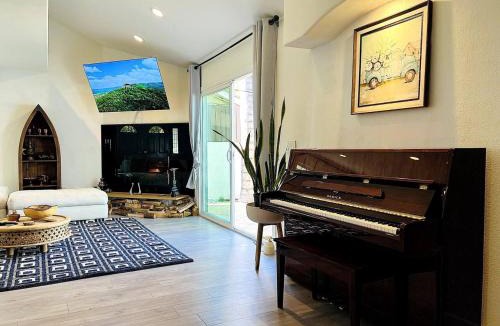 Woodland Hills Villa | Los Angeles Hideaway - Villa Costanso