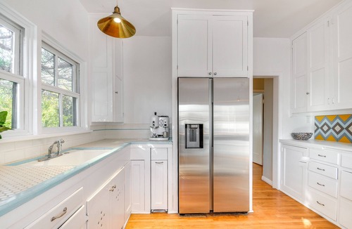 Mid-Wilshire House | Los Angeles Home w/Patio, 5 Mi to Downtown!