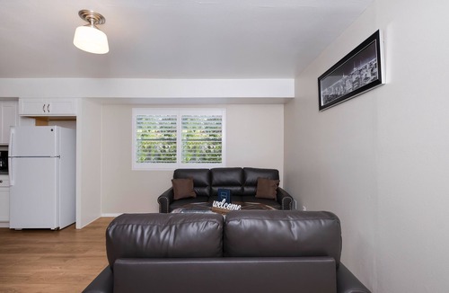 Mid-Wilshire House | Los Angeles Miracle Mile District Retreat