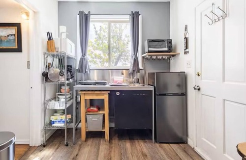 Los Angeles Apartment | Los Angeles Retreat WiFi, AC close to Keck and Pasadena Monthly only