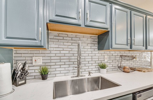 Valley Glen House | Los Angeles Townhome: Off-Street Parking & Balcony