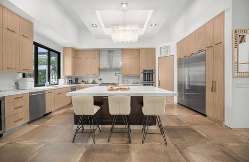 Encino House | Louise Modern - Luxury Smart Estate in Encino w/Pool, Gym & Spa