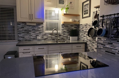 East Village Condo | Lovely 1 bedroom condo, King bed, walking distance to the beach, family friendly