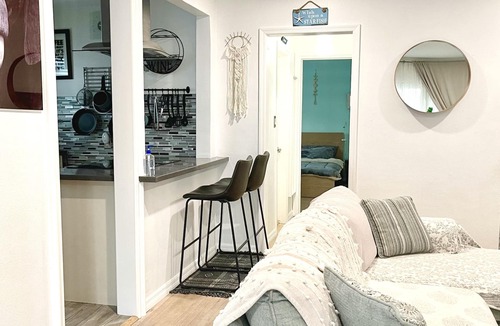 East Village Condo | Lovely 1 bedroom condo, King bed, walking distance to the beach, family friendly