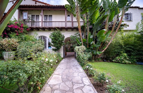 Beachwood Canyon Apartment | Lovely 1 Bedroom Serviced Apartment in Hollywood x Native