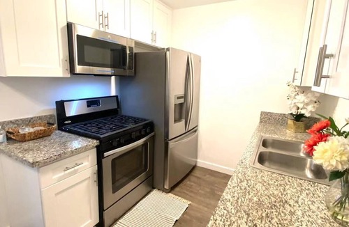 East Whittier Apartment | Lovely 1 bedroom + sofa bed private unit - parking