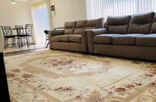 Riverside Apartment | Lovely 2-bdrm furnished Townhome with parking