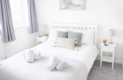 City Centre House | Lovely 2-bedroom cottage - free parking and dogs welcome