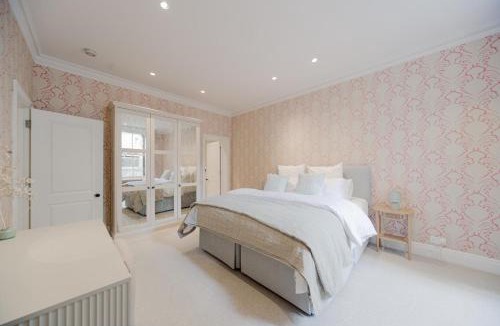 Queen's Gate Apartment | Lovely 2 Bedroom Flat in the Heart of Kensington