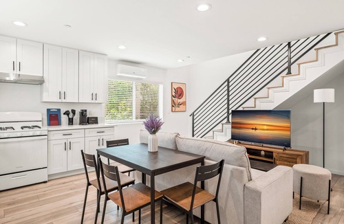 Alhambra House | Lovely 2 floor, 3-bedroom house in Alhambra with AC
