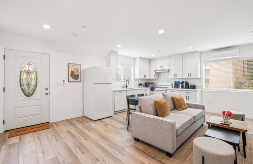 Alhambra House | Lovely 2 floor, 3-bedroom house in Alhambra with AC