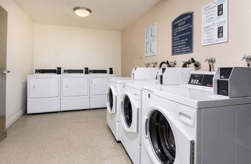 Atwater Village Apartment | Lovely 2bedroom 2bathroom with two jacuzzi’s + pool available!