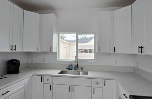 Riverside House | Lovely 3-bedroom house, 5 beds, Sleeps 10 with AC, FREE coffee & laundry