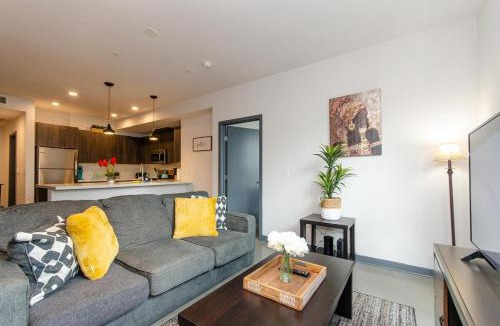 Historic Core Apartment | Lovely 3BR Apt With Balcony And Rooftop Pool Plus Views