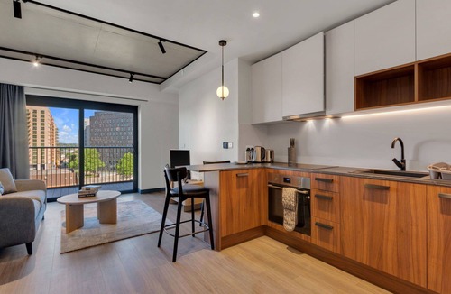 Tokyngton Apartment | Lovely apartment for 2 people with WIFI, TV and terrace