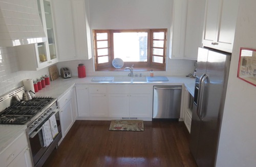 Belmont Shore Apartment | Lovely Apartment Steps From The Beach.